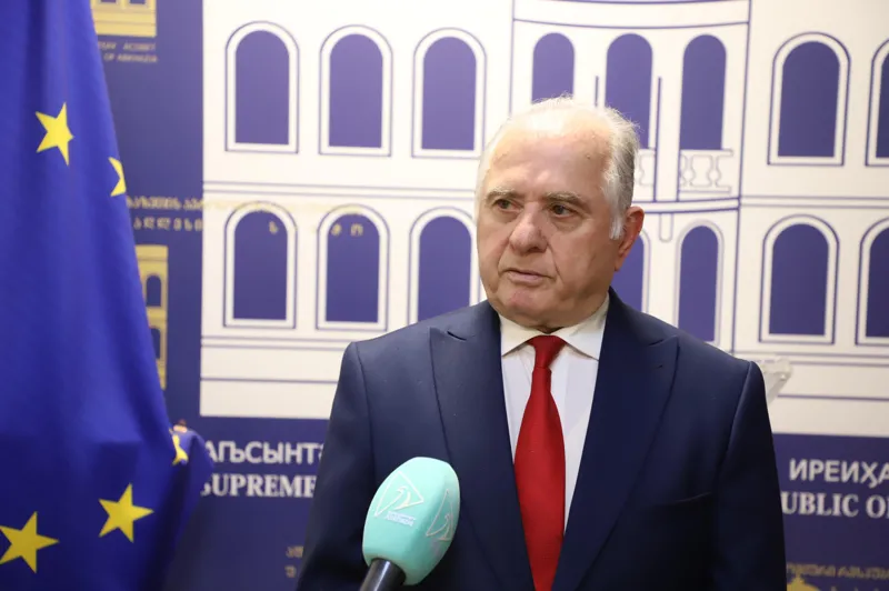 აფხაზეთის უმაღლესი საბჭოს თავმჯდომარე ჯემალ გამახარია.