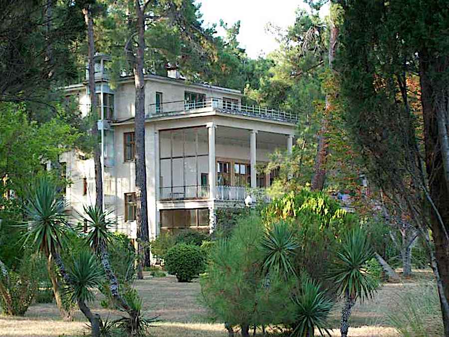 Abkhazia will transfer Russia a state dacha and 182 hectares in Pitsunda